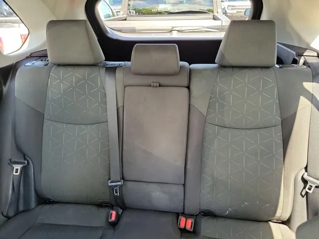 2021 Toyota RAV4 XLE photo 11