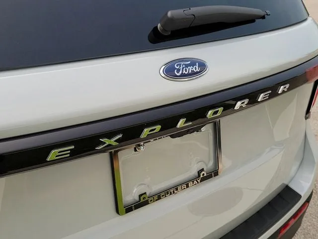 2026 Ford Explorer Active photo 8