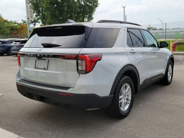 2026 Ford Explorer Active photo 6