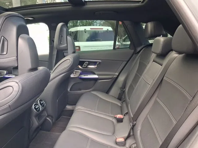 2023 Mercedes-Benz GLC GLC 300 4MATIC® photo 6