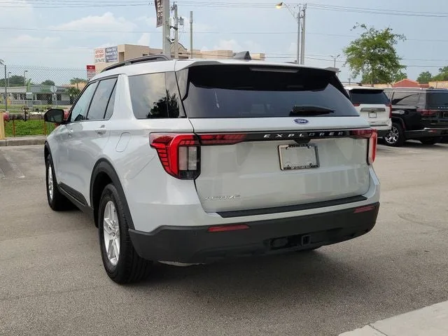 2026 Ford Explorer Active photo 4