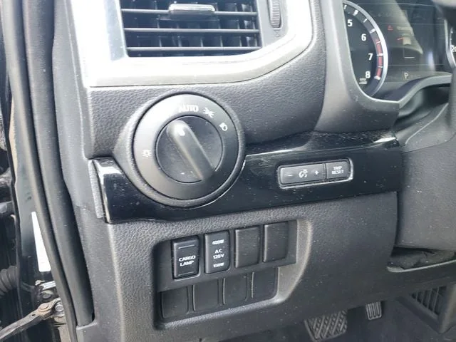 2021 Nissan Titan SV photo 17