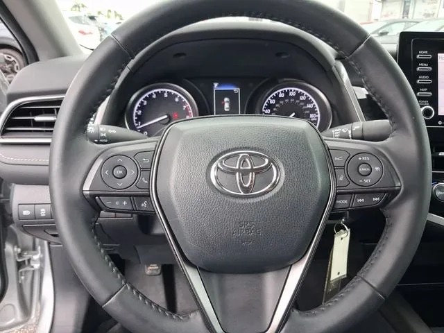 2022 Toyota Camry SE photo 15