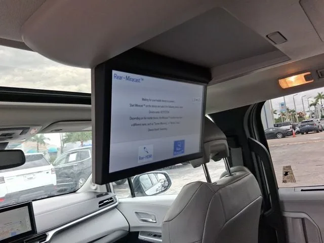 2025 Toyota Sienna XLE 8 Passenger photo 7
