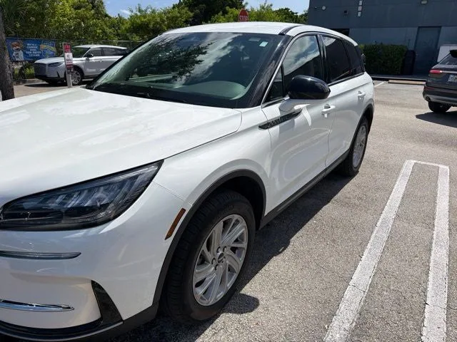 2024 Lincoln Corsair Premiere photo 2
