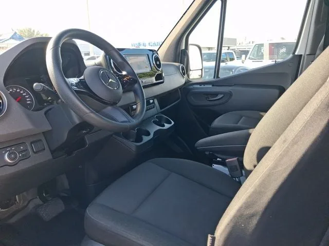 2025 Mercedes-Benz Sprinter 2500 Passenger 170 WB High Roof photo 10