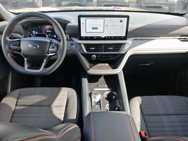 2025 Ford Explorer ST-Line photo 7