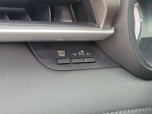 2021 Toyota Highlander L photo 13