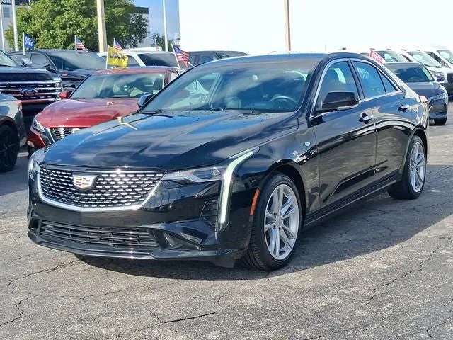 2022 Cadillac CT4 Luxury photo 2