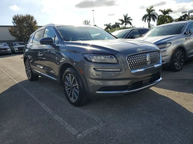 2022 Lincoln Nautilus Standard photo 22