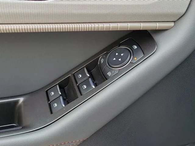 2026 Ford Explorer Active photo 16