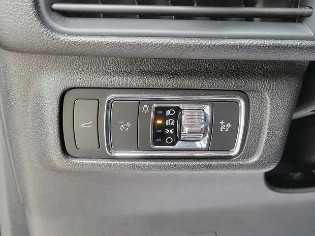 2021 Lincoln Corsair Standard photo 12