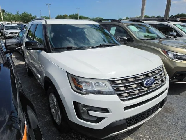 2017 Ford Explorer XLT photo 2