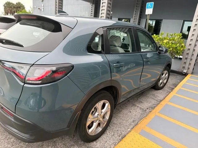 2024 Honda HR-V LX photo 3