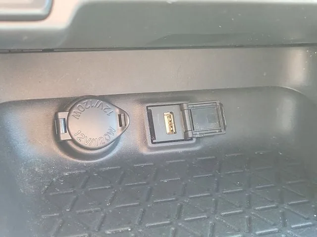 2021 Toyota RAV4 XLE photo 27