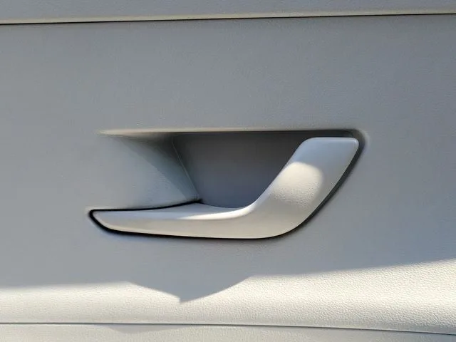 2025 Hyundai Kona SEL photo 14