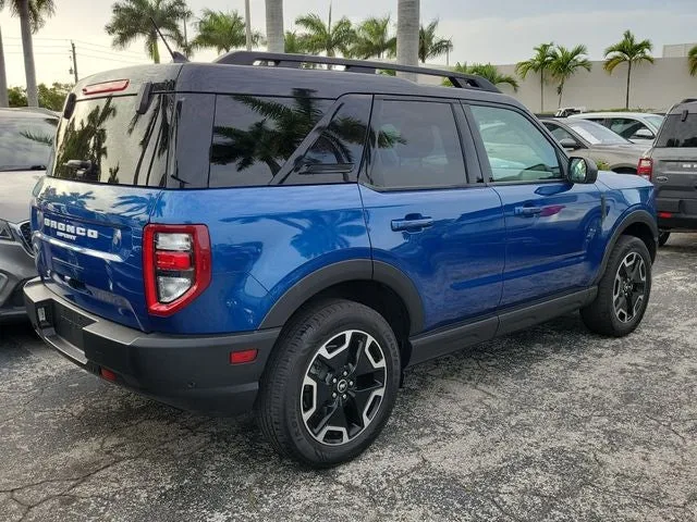 2024 Ford Bronco Sport Outer Banks photo 3