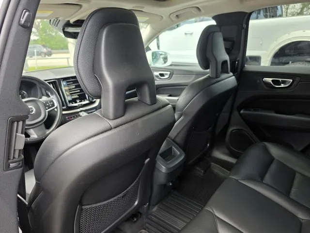 2018 Volvo XC60 T6 Momentum photo 40