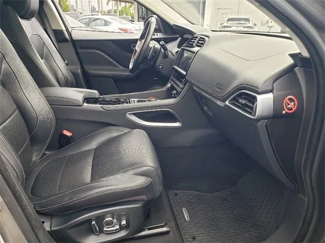 2018 Jaguar F-PACE 20d R-Sport photo 15