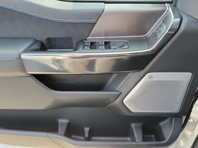 2025 Ford F-150 Platinum photo 18