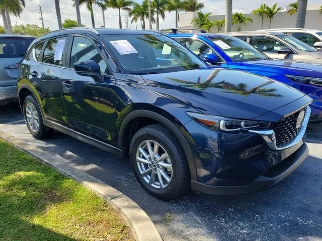 2022 Mazda CX-5 2.5 S Preferred Package photo 2