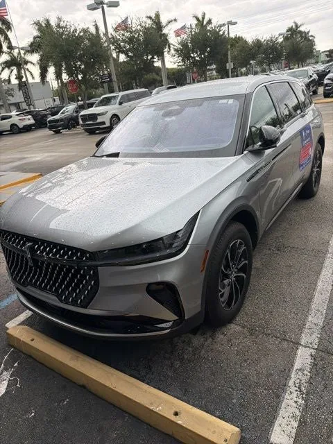 2025 Lincoln Nautilus Premiere photo 2