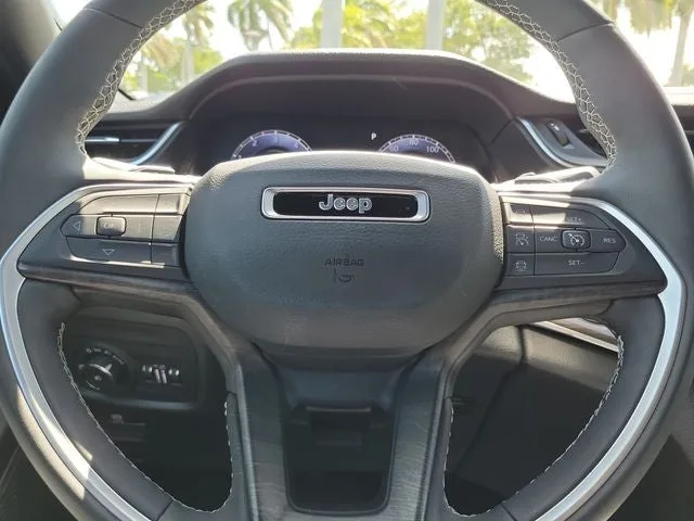 2025 Jeep Grand Cherokee Limited photo 19