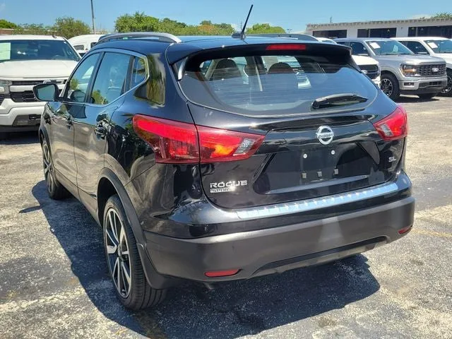 2017 Nissan Rogue Sport SL photo 4