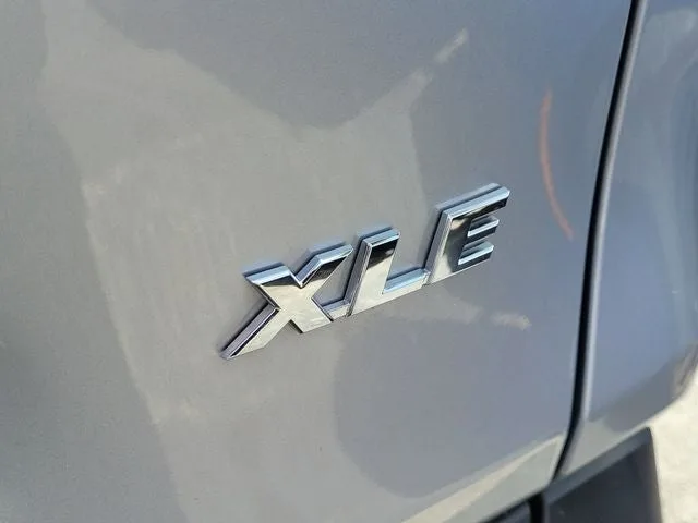 2025 Toyota RAV4 XLE photo 6