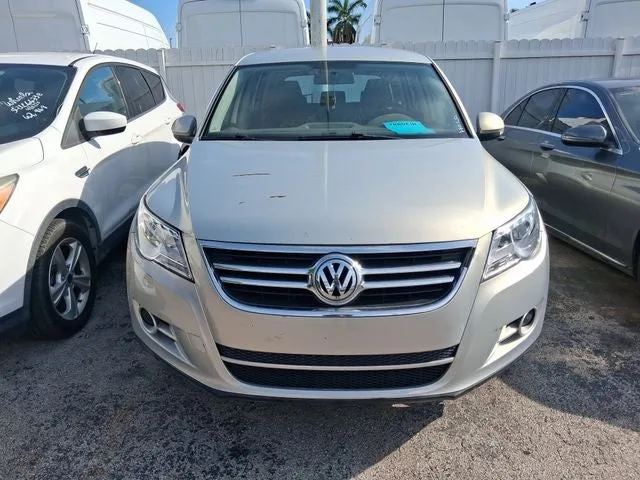 2010 Volkswagen Tiguan S photo 2