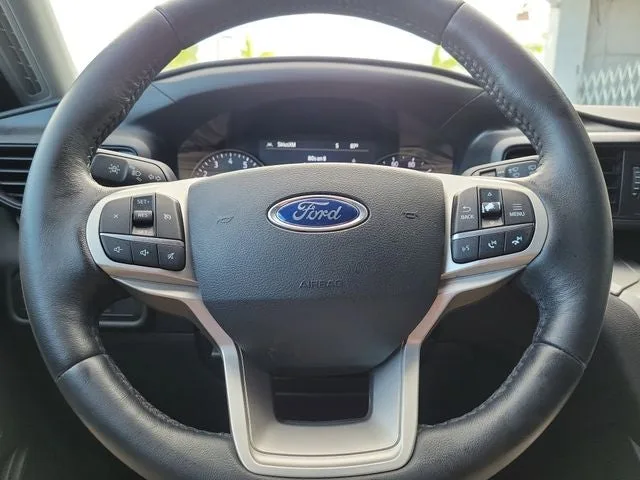 2021 Ford Explorer XLT photo 17
