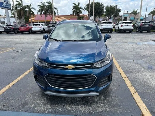 2020 Chevrolet Trax LT photo 2