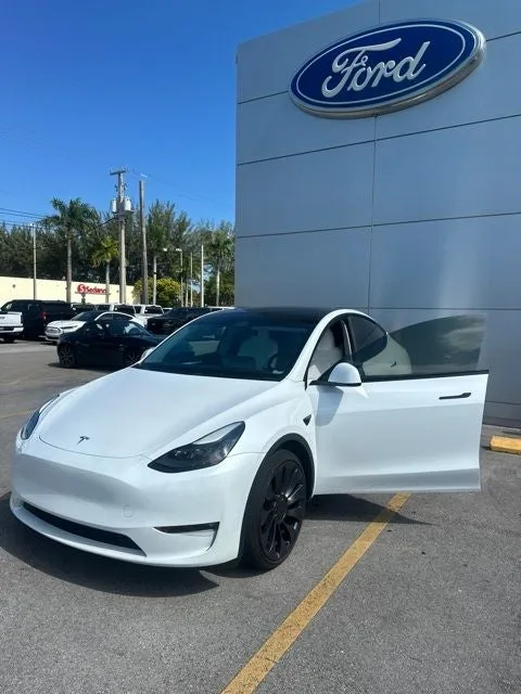 2024 Tesla Model Y Performance photo 2