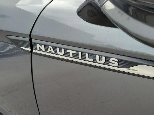 2023 Lincoln Nautilus Standard photo 8