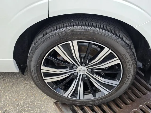 2018 Volvo XC60 T6 Momentum photo 16