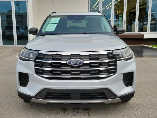 2026 Ford Explorer Active photo 2