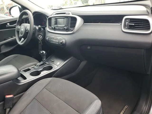 2017 Kia Sorento LX photo 10