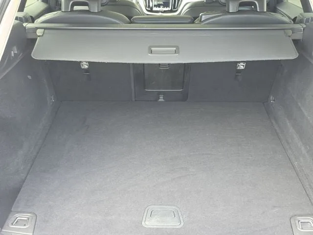 2018 Volvo XC60 T6 Momentum photo 14