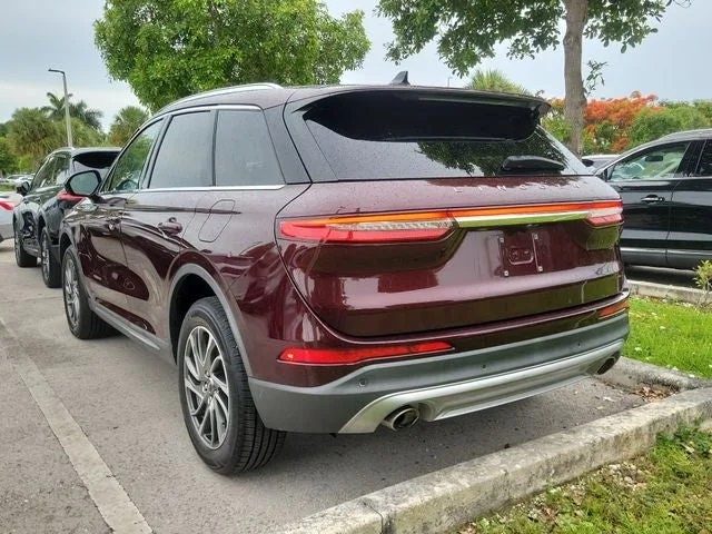 2021 Lincoln Corsair Standard photo 4