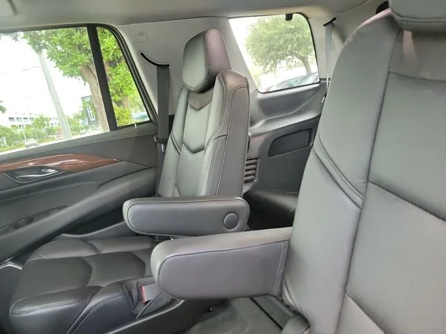 2020 Cadillac Escalade Base photo 10