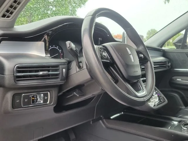 2021 Lincoln Corsair Standard photo 9