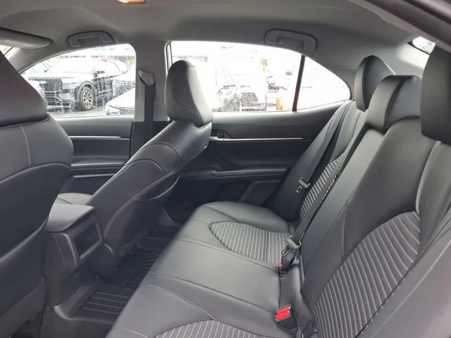 2022 Toyota Camry SE photo 6
