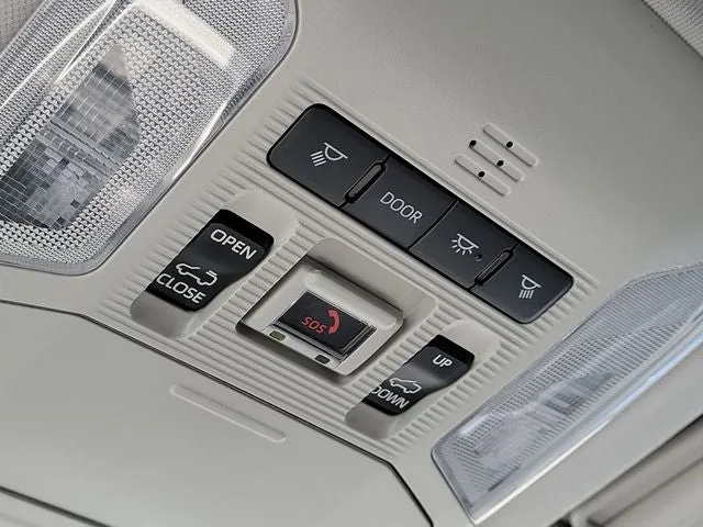 2025 Toyota RAV4 XLE photo 29