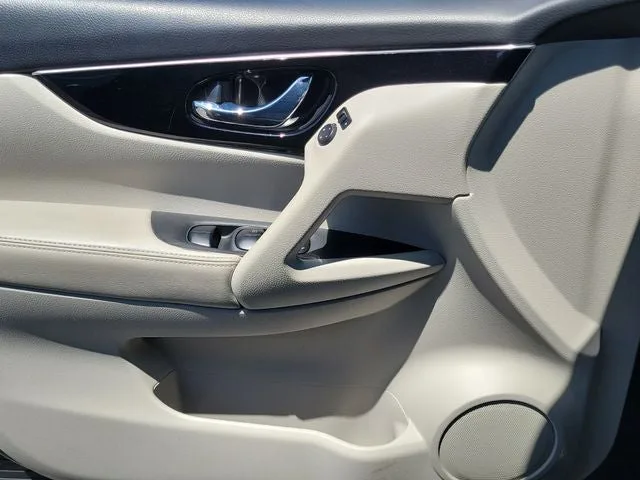 2017 Nissan Rogue Sport SL photo 15