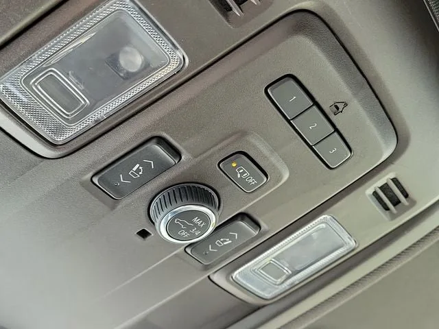 2022 GMC Yukon SLT photo 33
