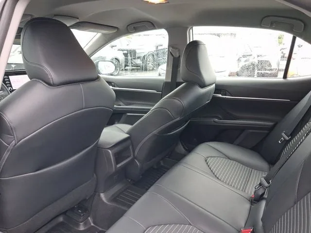 2022 Toyota Camry SE photo 5