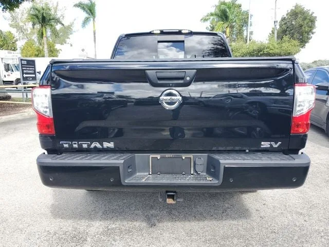 2021 Nissan Titan SV photo 5