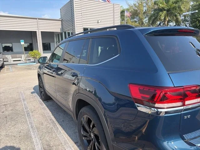 2022 Volkswagen Atlas 2.0T SE w/Technology photo 2