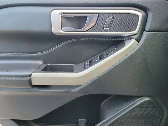 2021 Ford Explorer XLT photo 13