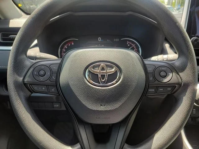 2025 Toyota RAV4 XLE photo 19